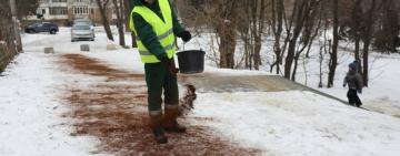 Во Львове начали борьбу с гололедом с помощью... кофейной гущи